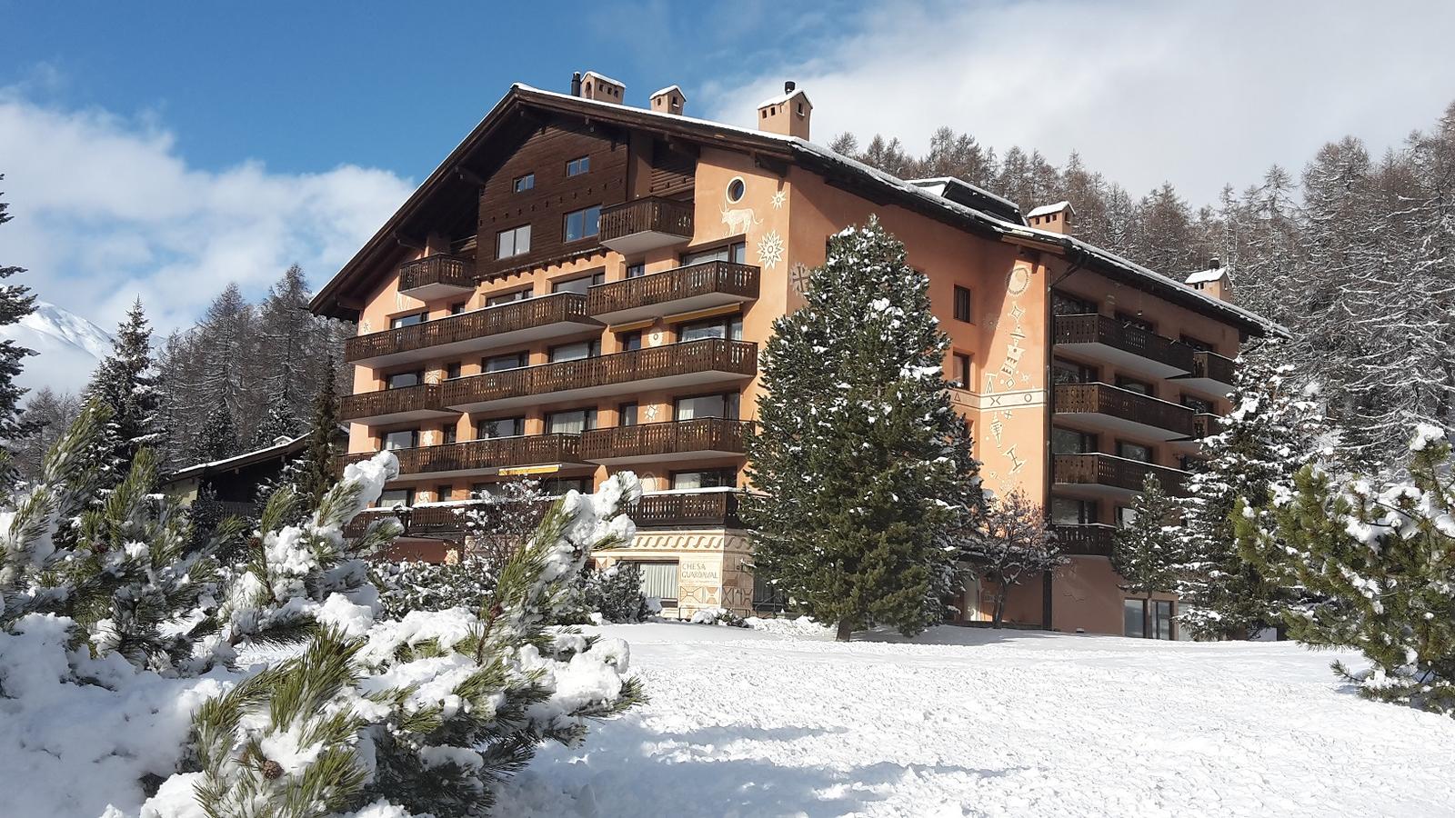 Winteransicht der Chesa Guardaval