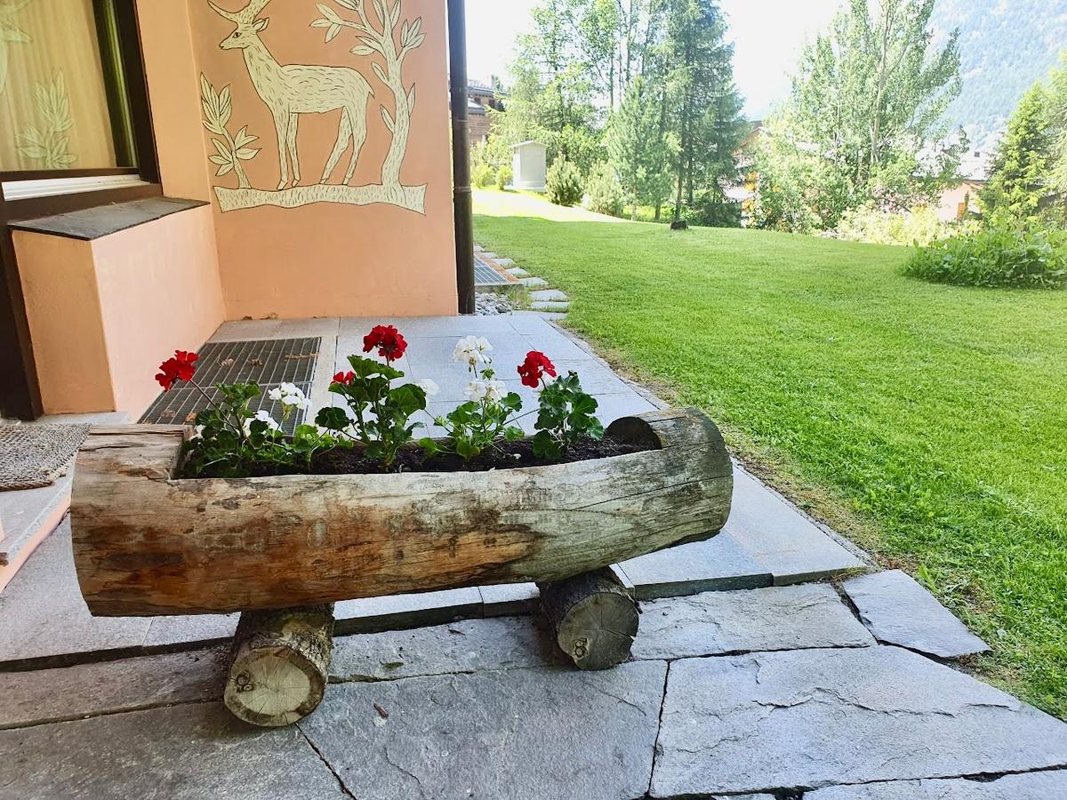 Garten mit Sitzgelegenheiten